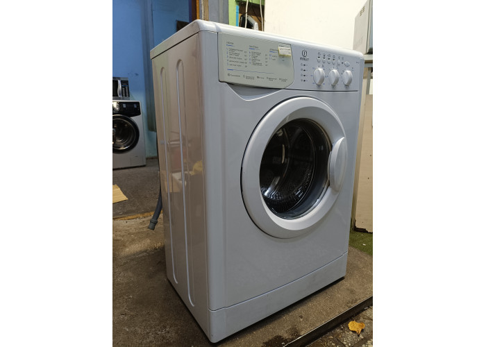 Стиральная машина Indesit WISL 103 Стиральная машина Indesit WISL 103